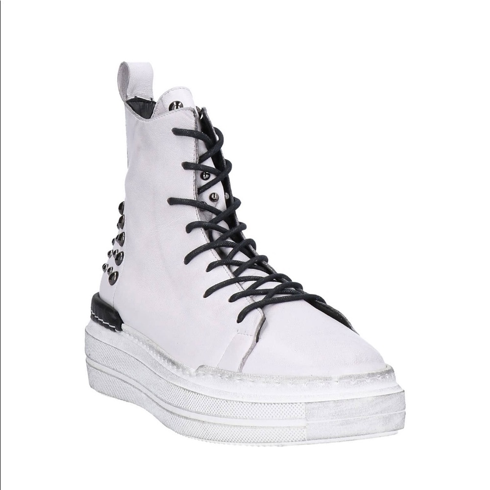 Divine Follie white leather sneakers